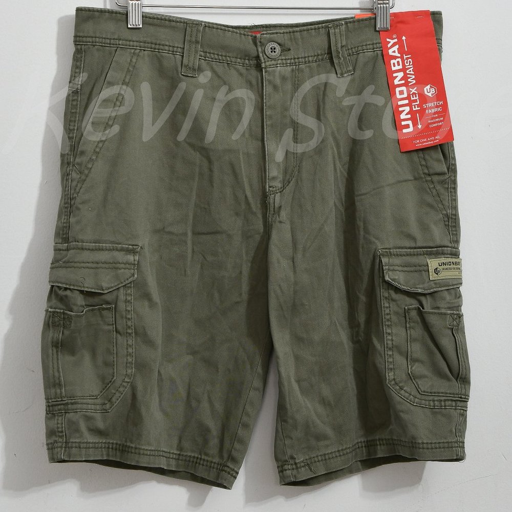 UnionBay Men cargo short in green .